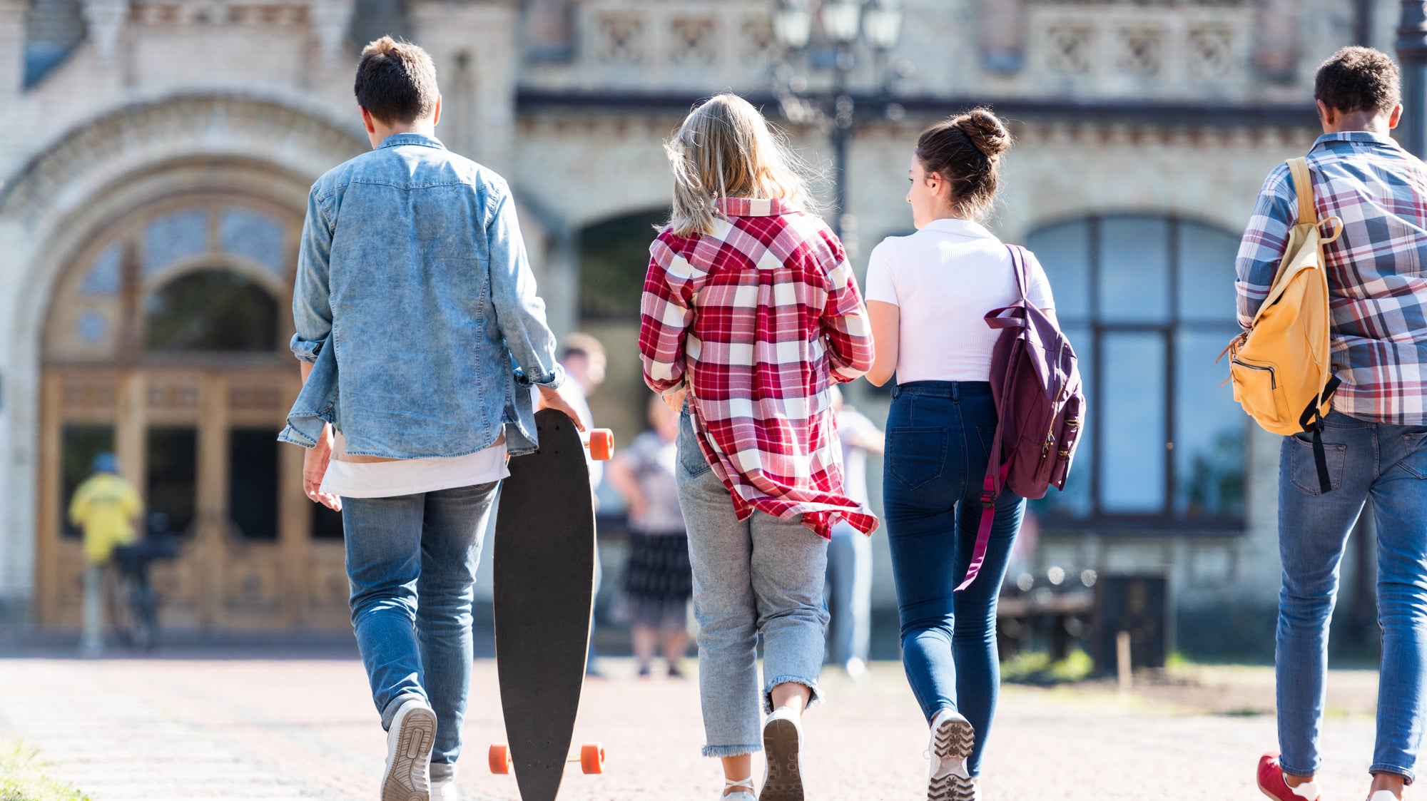 Focusing on Clarity and Style: Back-to-School with a Fresh Vision from Väri